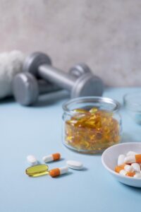 arrangement with pills container